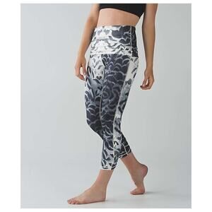 LULULEMON Womens Size 6 Wunder Under Pant SE Dance Crops Pretty Plum Angel Wing